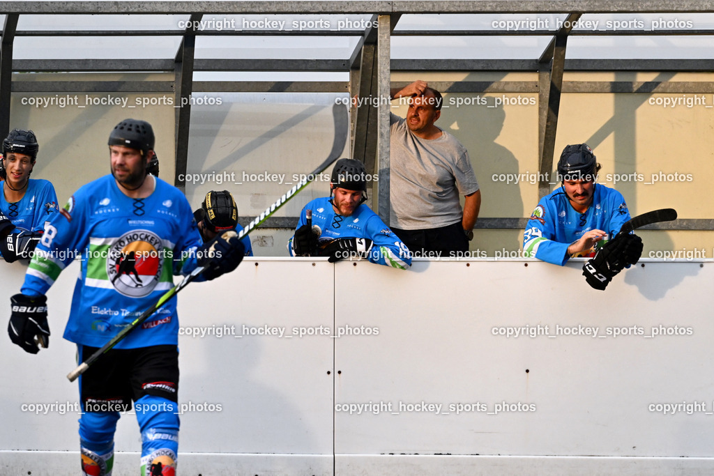 VAS Villach vs. ASKÖ Hockey Villach | Spielerbank ASKÖ Hockey Villach, Headcoach ASKÖ Villach Hockey Peter Ahammer, VAS Villach vs. ASKÖ Hockey Villach, VAS Villach vs. ASKÖ Hockey Villach am 03.07.2025 in Villach (Alpen Arena ), Austria, (Photo by Bernd Stefan)