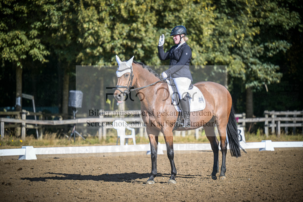 DOS_1067 | Entdecke hochwertige Reitturnierfotos von Foto Oger. Professionell, emotional und authentisch – jetzt Lieblingsmomente im Shop bestellen.Deutschlandweite Turnierfotografie. - Realisiert mit Pictrs.com