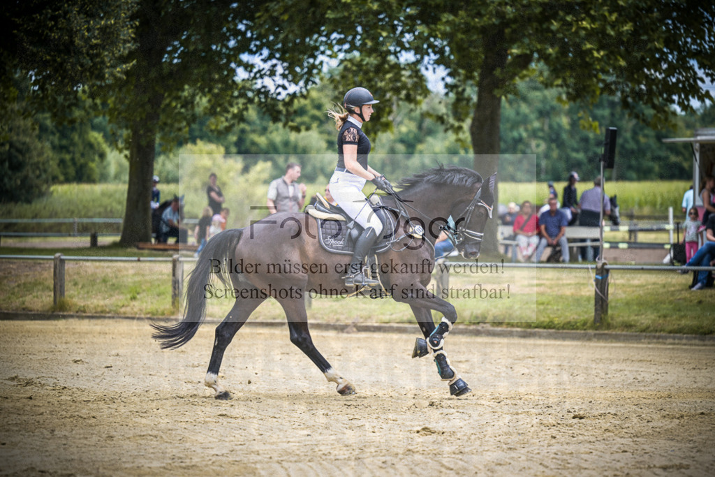 DOS_8151 | Entdecke hochwertige Reitturnierfotos von Foto Oger. Professionell, emotional und authentisch – jetzt Lieblingsmomente im Shop bestellen.Deutschlandweite Turnierfotografie. - Realisiert mit Pictrs.com