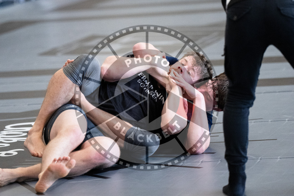 20251129PBB5716 | Fighters compete during the luta livre competition ILLCS XI winter edition on November 29, 2025 in Hannover, Germany.