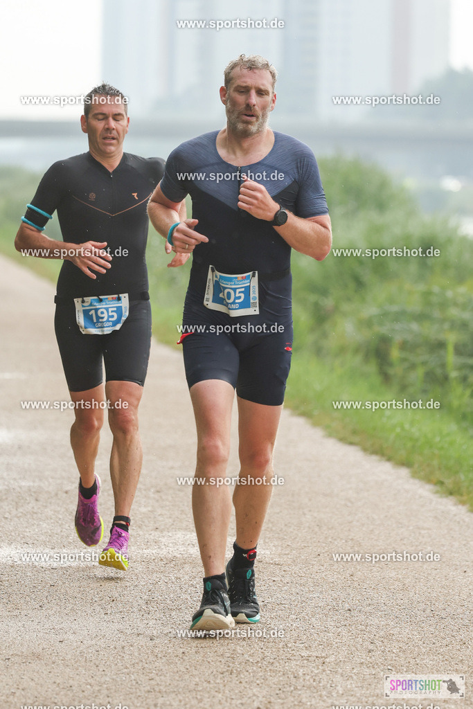 LUR_1174 | 34. M-net Erlanger Triathlon 2025 #erlangertriathlon  #mnettriathlon2025 #mnettriathlon #team #olympischedistanz #mitteldistanz #triathlon #maindonaukanal  #erlangertriathlon2025 #yourpictrs #tv1848 #tv1848erlangen  #triathlonbayern #sportinerlangen #demsportverbunden #sportshot_your_pictrs Copyright: www.sportshot.de