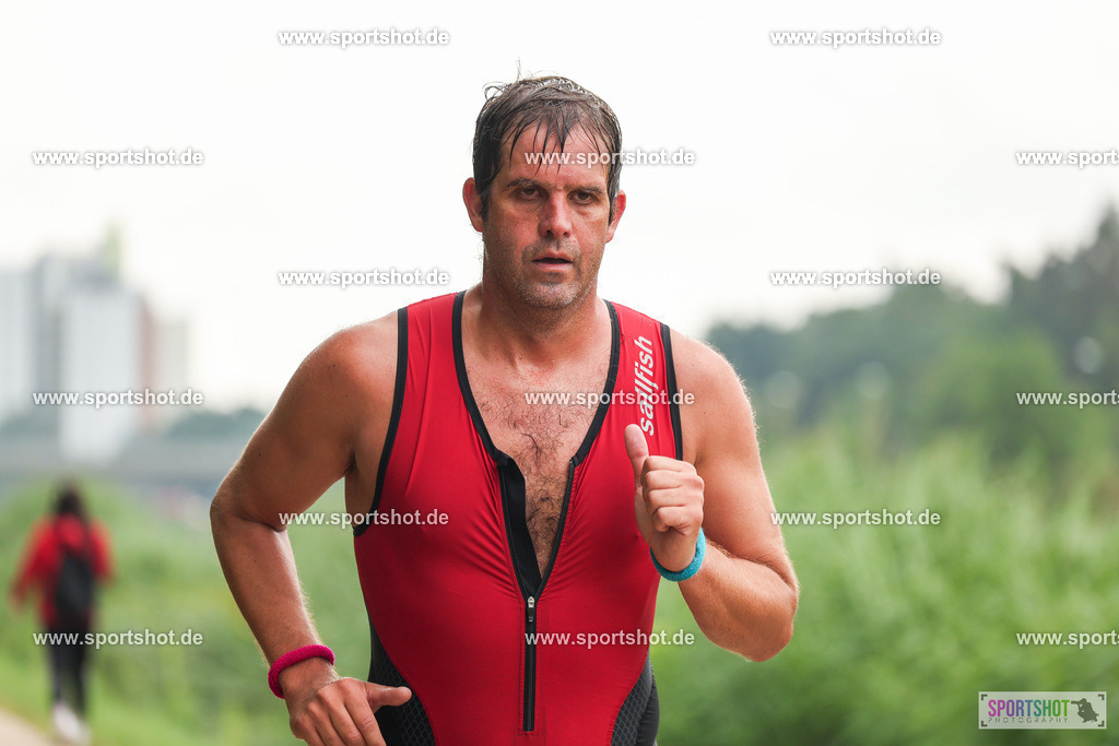 LUR_1948 | 34. M-net Erlanger Triathlon 2025 #erlangertriathlon  #mnettriathlon2025 #mnettriathlon #team #olympischedistanz #mitteldistanz #triathlon #maindonaukanal  #erlangertriathlon2025 #yourpictrs #tv1848 #tv1848erlangen  #triathlonbayern #sportinerlangen #demsportverbunden #sportshot_your_pictrs Copyright: www.sportshot.de