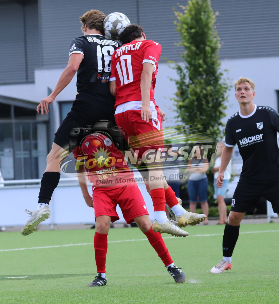 SV Rödinghausen II - FC Preußen Espelkamp | Auf dem Bild zu sehen: schwarz SV Rödinghausen II: Damian Bittner ; rot FC Preußen Espelkamp: Malik BaytarSV Rödinghausen II, FC Preußen Espelkamp, Saison 25/26, Westfalenliga, Rödinghausen, Deutschland - Realisiert mit Pictrs.com