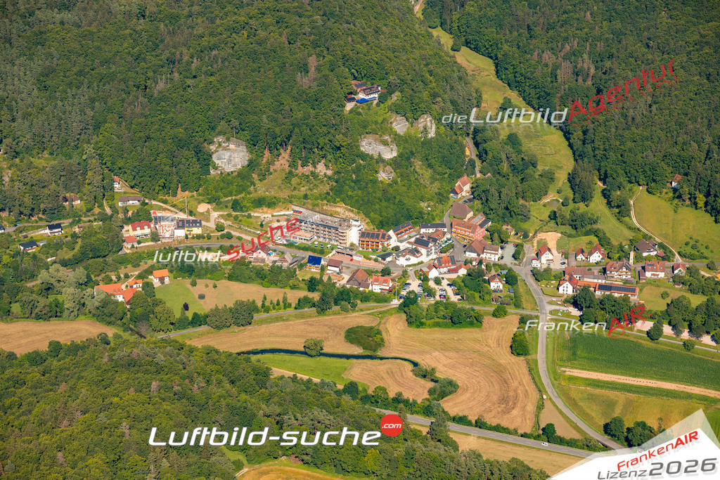 Das Luftbild zeigt : Veilbronn Heiligenstadt in Oberfranken - Die Luftaufnahme wurde 2024 vom UL-Flugzeug aus erstellt ( keine Drohne ) - Hochauflösende Luftaufnahme - Für grossformatige Ausdrucke geeignet. Die Geschenkidee !Mit Lizenz und Bildrechte bestellbar