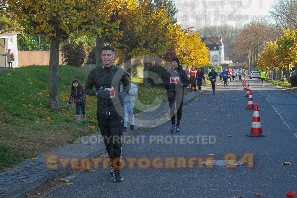 241201_1233_EV4_2930 | Sportfotografie im Rhein-Sieg Kreis, Köln, Bonn, NRW, Rheinland Pfalz, Hessen, etc. Unser Tätigkeitsfeld umfasst den Laufsport vom Volkslauf über den Marathon, Duathlon, Triathon bis zum Ultralauf wie Kölnpfad Ultra oder Schindertrail.