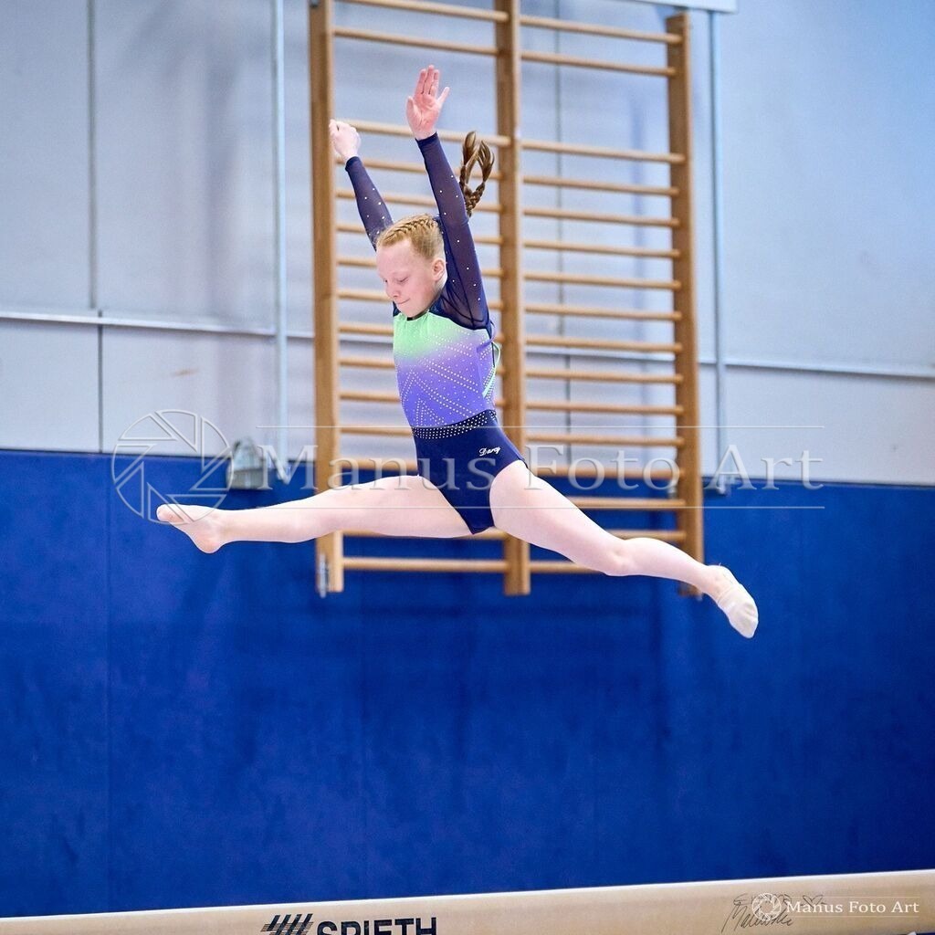 2024-04-30-1-1-C-DSC01285 | Professionelle Sportfotografie in Hamburg, Schleswig-Holstein und Niedersachsen – spezialisiert auf Rhönrad, Geräteturnen, Leistungsturnen und rhythmische Sportgymnastik. Bundesweite Begleitung von Rhönrad-Events. Jetzt Sport-Fotos - Realisiert mit Pictrs.com