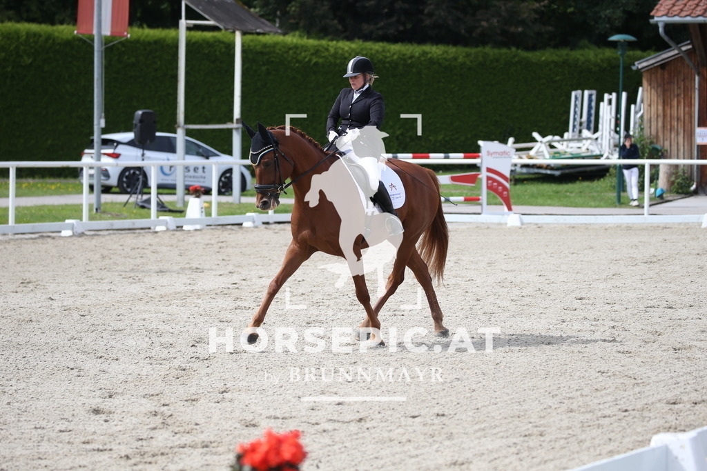 DL2Q3209 | Willkommen bei Brunnmayr - Design & Fotografie – Ihrem Spezialisten für Reitturniere und Pferdeveranstaltungen in Oberösterreich, Salzburg und Bayern! Seit über 17 Jahren sind wir leidenschaftlich dabei.