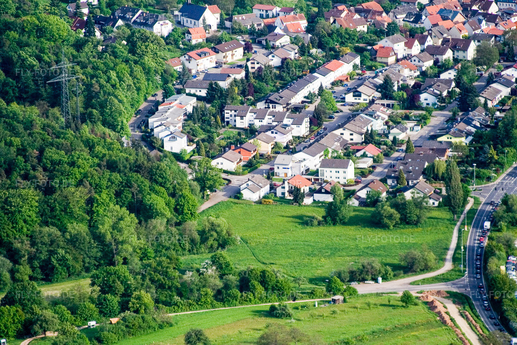 Luftbild: Wilhelm-Roether-Straße im Ortsteil Langensteinbach in Karlsbad im Bundesland Baden-Württemberg in Deutschland. Foto: IMG_1961.jpg vom 14.05.2006 durch Werner Riehm/FLY-FOTO.de