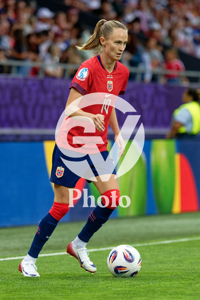Norway v Finland - UEFA Women's EURO 2025 Group A | SION, SWITZERLAND - JULY 6: Caroline Graham Hansen  of Norway controls the ball during the UEFA Womens EURO 2025 Group A match between Norway and Finland at Stade de Tourbillon on July 6, 2025 in Sion, Switzerland. (Photo by Giuseppe Velletri/Sports Press Photo/Getty Images)