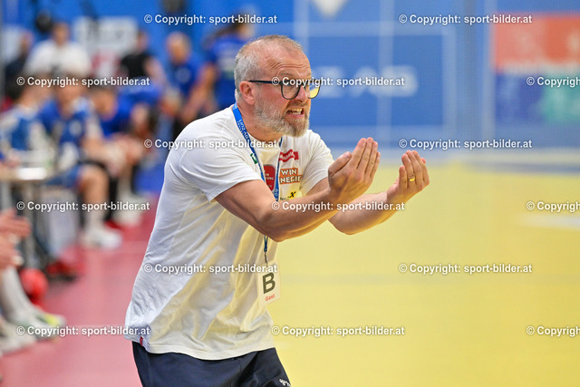 AUT, HLA, HC Linz AG vs Fivers WAT Margareten | 21.05.2024, Sporthauptschule Linz-Kleinmuenchen, AUT, HLA, HC Linz AG vs Fivers WAT Margareten, im Bild Peter Eckl, Head Coach HC Fivers WAT Margareten (WAT Fivers)


// HLA, Handball Liga Austria Match between HC Linz AG vs Fivers WAT Margareten in Linz, Austria on 2024/05/21