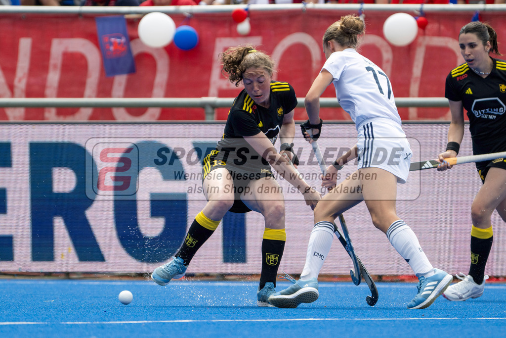 Final4_20250601-1157-Z09_4071 | Krefeld, Deutschland, 01.06.2025:  Feldhockey Final4 2025 – „Deutsche Feldhockey-Meisterschaften 2025“ Harvestehuder HTC - Düsseldorfer HC (Finale Damen) im Gerd-Wellen-Hockeyanlage am 01.06.2025 in Krefeld, Deutschland. (Foto von Kramhöller/Fehrmann/Kaste)Krefeld, Germany, 01.06.2025: Feldhockey Final4 2025 – „Deutsche Feldhockey-Meisterschaften 2025“ Harvestehuder HTC - Düsseldorfer HC (Finale Damen) in Gerd-Wellen-Hockeyanlage at 01.06.2025 in Krefeld, Deutschland. (Foto from Kramhöller/Fehrmann/Kaste)