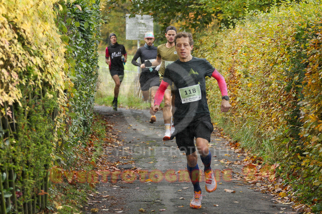 251026_1003_EV4_3833 | Sportfotografie im Rhein-Sieg Kreis, Köln, Bonn, NRW, Rheinland Pfalz, Hessen, etc. Unser Tätigkeitsfeld umfasst den Laufsport vom Volkslauf über den Marathon, Duathlon, Triathon bis zum Ultralauf wie Kölnpfad Ultra oder Schindertrail.