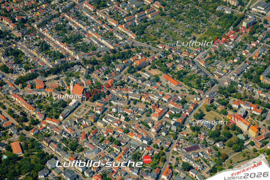 Luftaufnahme Altstadt Schönebeck - Die Luftaufnahme wurde 2025 vom UL-Flugzeug heraus erstellt ( ohne Drohne ) - Hochauflösende Luftaufnahme - für professionelle Ausdrucke geeignet. Die Geschenkidee !Mit Lizenz und Bildrechte bestellbar