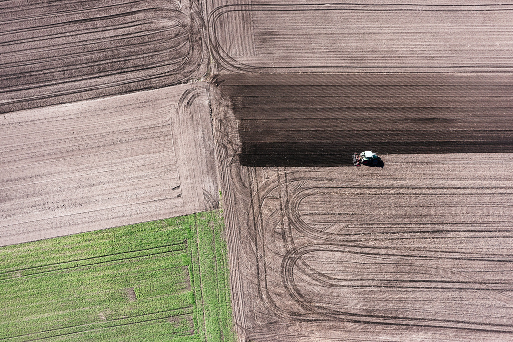 dr__0010845.jpg | HALLBERGMOOS 24.04.2017 Gepflügter Acker in Hallbergmoos im Bundesland Bayern, Deutschland. // Plowed field in Hallbergmoos in the state Bavaria, Germany. Foto: Daniel Reiter