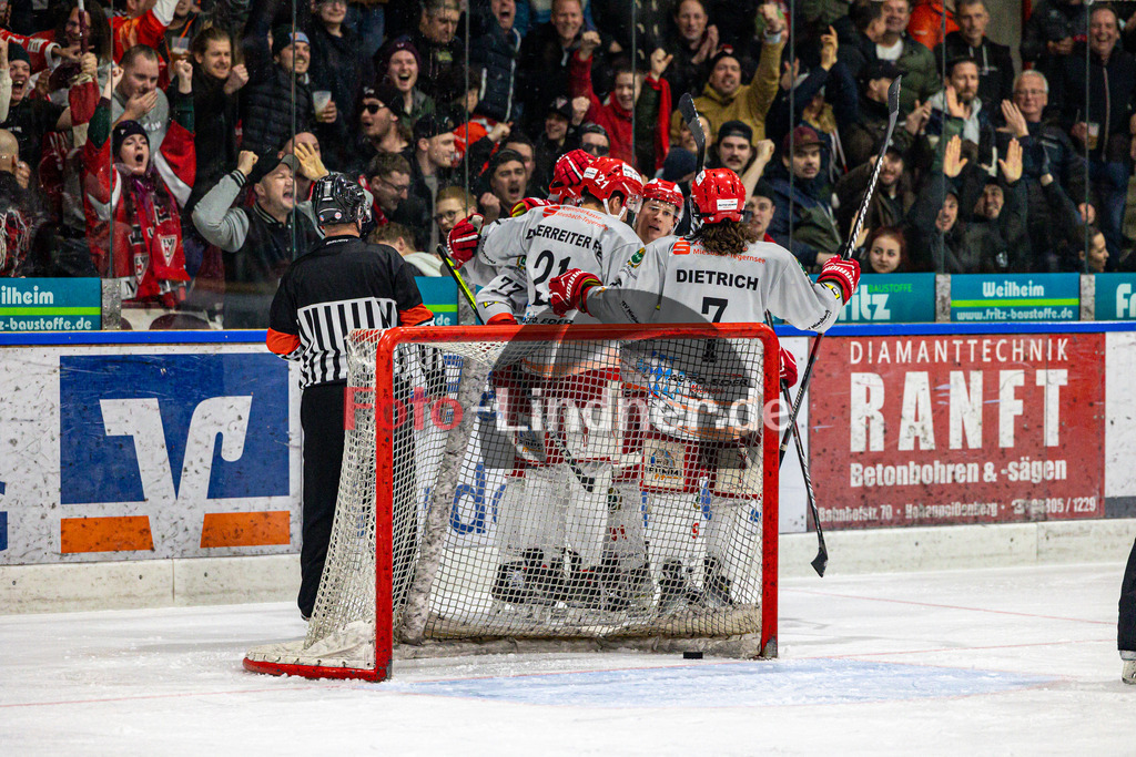 Halbfinale Spiel 3 TSV Peißenberg Miners vs TEV Miesbach | Eishockey Bayernliga Playoffs 2023/2024, Halbfinale Spiel 3 TSV Peißenberg Miners vs TEV Miesbach, 20240315,
Tor Miesbach,
2024-03-15 in Peißenberg (Eisstadion)

Copyright: WolfgangxLindner foto-lindner.de