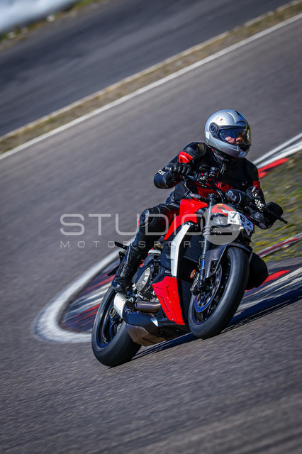 0762-260526NBR-031_762 | Deine Full-Service-Agentur für ✔️Videoproduktionen und ✔️Motorsportfotografie Jetzt Angebot anfragen!