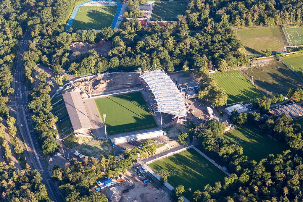 Luftbild: Wildparkstadion des KSC, Baustelle im Ortsteil Innenstadt-Ost in Karlsruhe im Bundesland Baden-Württemberg in Deutschland. Foto: IMG_115162.jpg vom 13.06.2019 durch Werner Riehm/FLY-FOTO.de