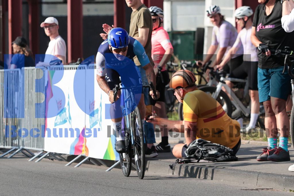 SES_DEUTOU20250820-104 | bond - Realisiert mit Pictrs.com