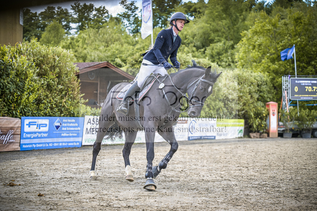 DOS_9900 | Entdecke hochwertige Reitturnierfotos von Foto Oger. Professionell, emotional und authentisch – jetzt Lieblingsmomente im Shop bestellen.Deutschlandweite Turnierfotografie. - Realisiert mit Pictrs.com