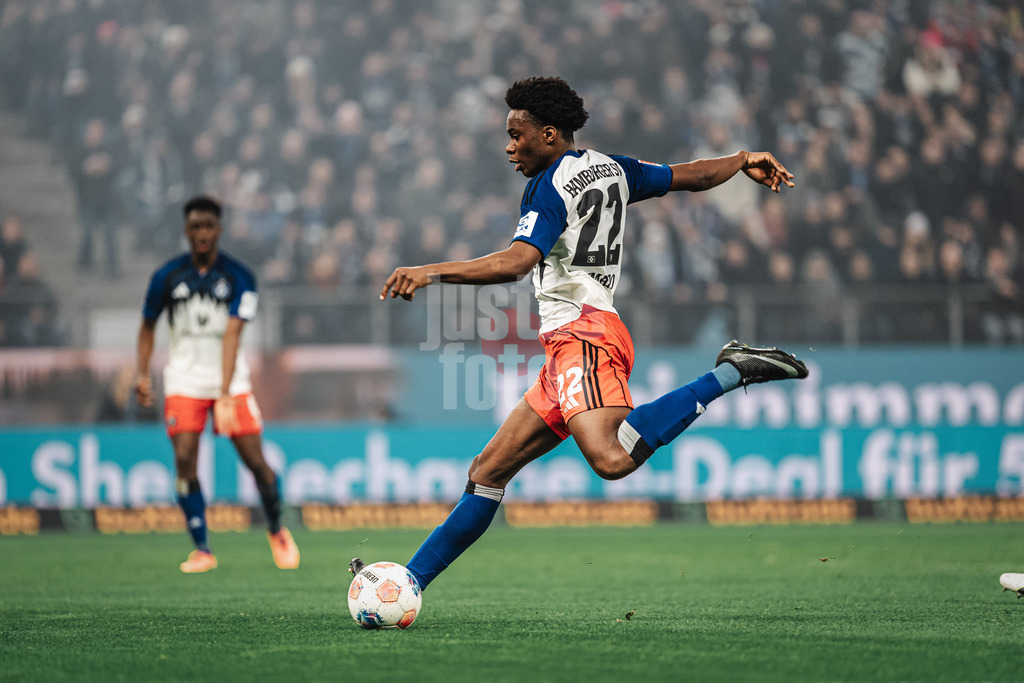 Fußball | Männer | Saison 2025/2026 | 1. Fußball-Bundesliga | 13. Spieltag | Hamburger SV vs. SV Werder Bremen | 07.12.2025 | Schuss von Aboubaka Soumahoro (#22, HSV)