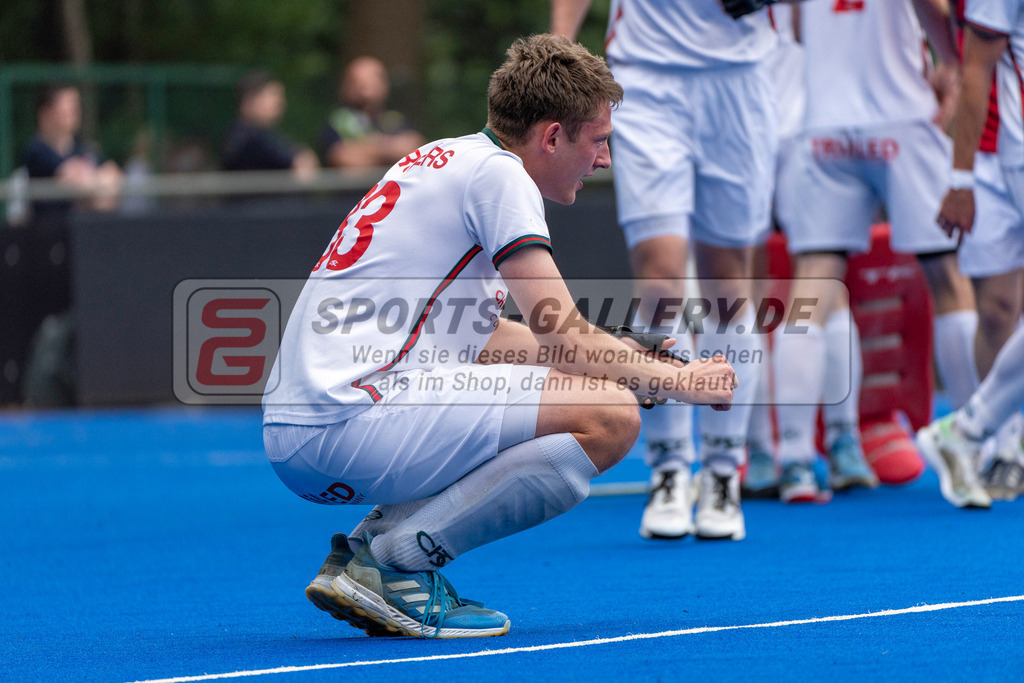 Final4_20250601-1511-HK108716 | Krefeld, Deutschland, 01.06.2025:  Feldhockey Final4 2025 – „Deutsche Feldhockey-Meisterschaften 2025“ Crefelder HTC - Rot-Weiss Köln (Finale Herren) im Gerd-Wellen-Hockeyanlage am 01.06.2025 in Krefeld, Deutschland. (Foto von Kramhöller/Fehrmann/Kaste)Krefeld, Germany, 01.06.2025: Feldhockey Final4 2025 – „Deutsche Feldhockey-Meisterschaften 2025“ Harvestehuder HTC - Düsseldorfer HC (Finale Damen) in Gerd-Wellen-Hockeyanlage at 01.06.2025 in Krefeld, Deutschland. (Foto from Kramhöller/Fehrmann/Kaste)