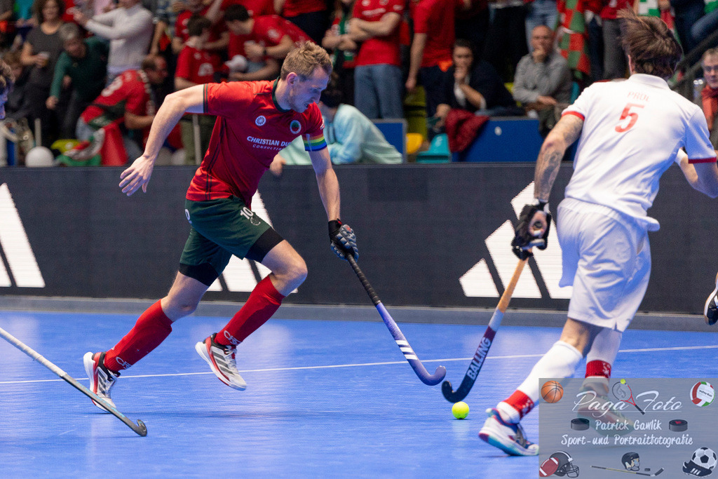 Volvo E.R.B. Final 4 Halbfinale Männer: TSV Mannheim Hockey - Crefelder HTC, 25.01.2025 | Niklas Wellen (Crefelder HTC #10) am Ball, TSV Mannheim Hockey - Crefelder HTC, Frankfurt, Süwag Arena, 25.1.2025 - Realisiert mit Pictrs.com