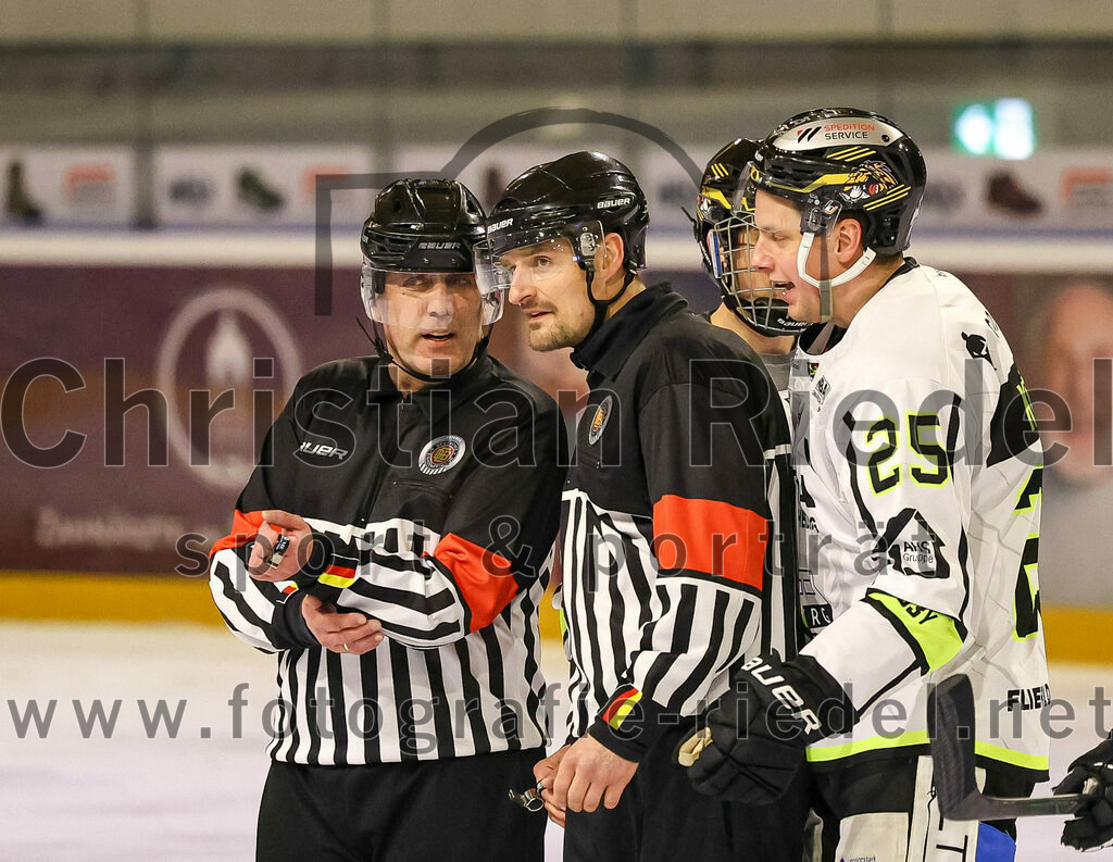 2024-03-01_038_TSV_Erding_gegen_ERSC_Amberg | Erding, Deutschland, 01.03.2024:
Eishockey, Bayernliga Playoffs 2023 / 2024, 5. Spieltag, TSV Erding gegen ERSC Amberg, Endergebnis: 9:0

Felix Köbele (ERSC Amberg, #25)

Foto: Christian Riedel / fotografie-riedel.net