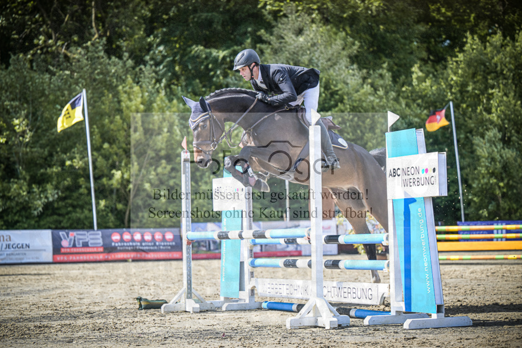 DOS_9528 | Entdecke hochwertige Reitturnierfotos von Foto Oger. Professionell, emotional und authentisch – jetzt Lieblingsmomente im Shop bestellen.Deutschlandweite Turnierfotografie. - Realisiert mit Pictrs.com