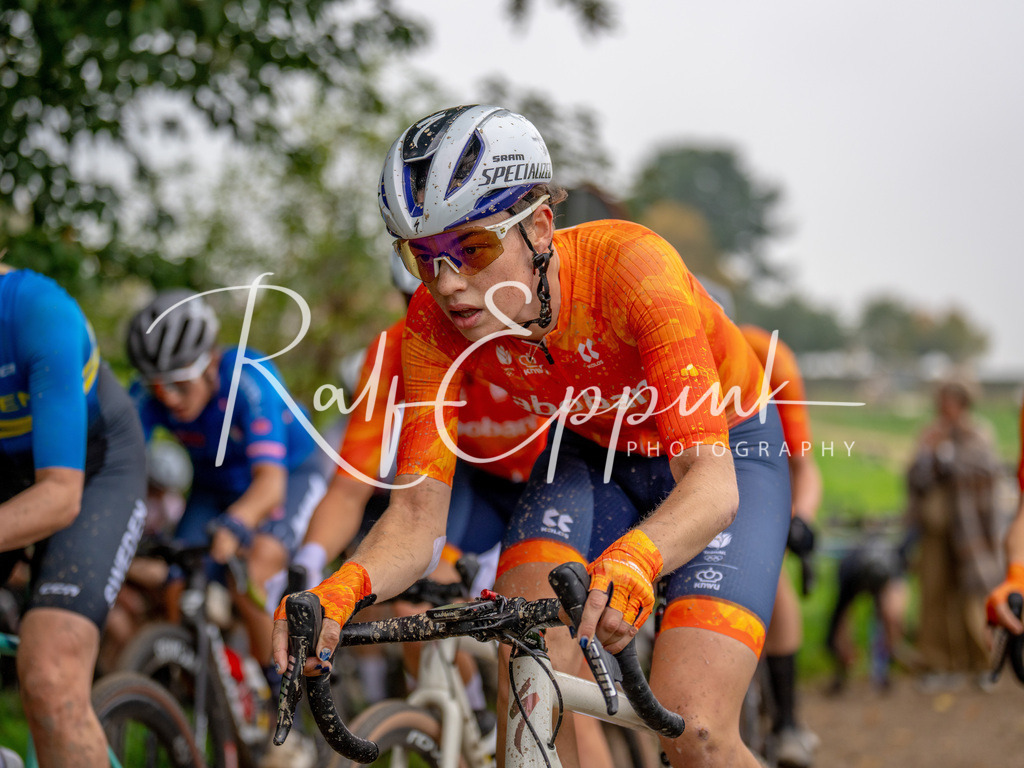 Ralf Eppink Photography 20251011_DSC00044 | Sportfotografie, Eventfotografie, Porträtfotografie, Radsport Fotograf, Triathlon Fotograf, Düsseldorf Fotograf, Köln Fotograf, Actionfotografie, Teamfotografie, Peoplefotografie, Business Portraits, Veranstaltungsfotografie, Reportagefotografie - Realisiert mit Pictrs.com