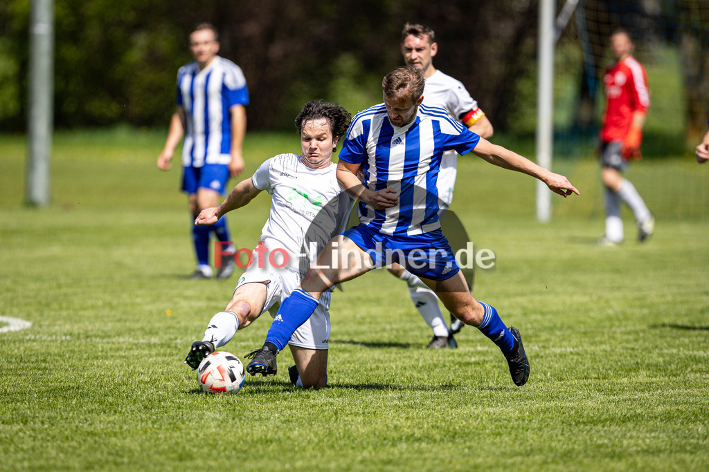 SG SV Eberfing/SV Söchering gegen FSV Höhenrain II | Fußball Herren A-Klasse Gruppe 5 Zugspitze 2025/26 21. Spieltag, SG SV Eberfing/SV Söchering gegen FSV Höhenrain II, 20260426,Zweikampf,2026-04-26 in 82395 Obersöchering (Sportplatz Obersöchering, Platz 1, Sportanger), Sebastian MOCK (SG SV Eberfing/SV Söchering 11), Martin ERTL (FSV Höhenrain II 7)Copyright: WolfgangxLindner www.foto-lindner.de