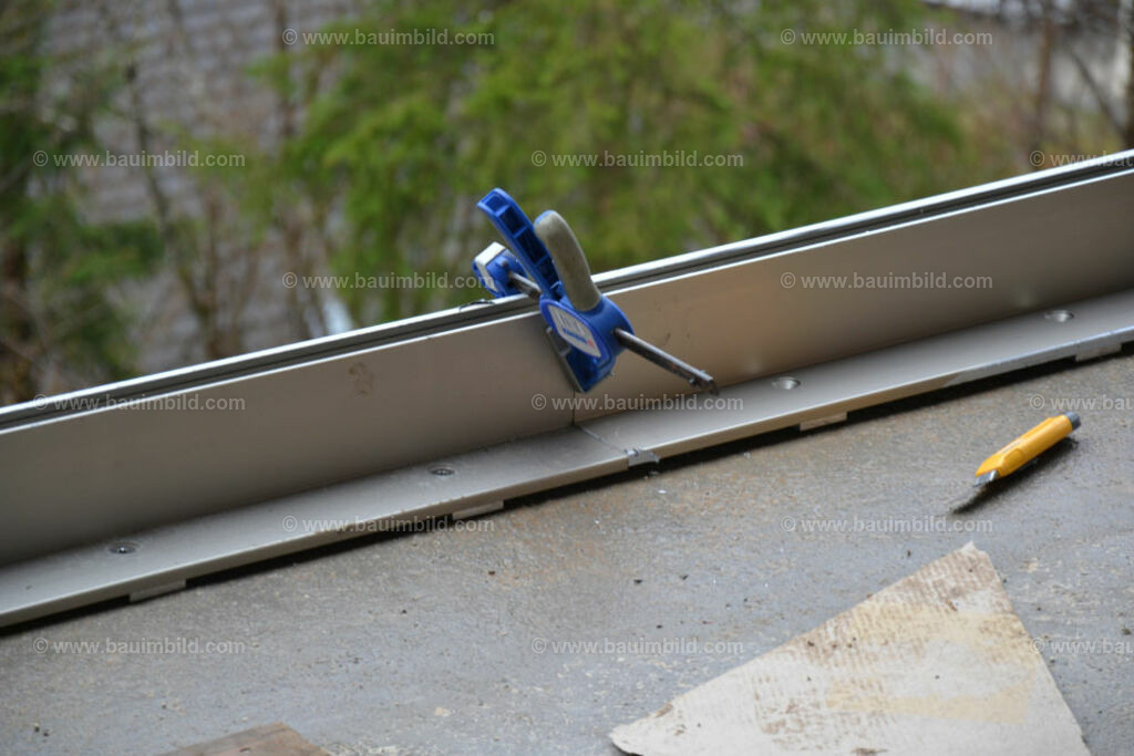 bib-lg24-metallbau-0008 | Nach LV-Leistungsgruppen sortierte Detailfotos über den Bau eines Hauses. Alle Hausbau-Bilder direkt vom Urheber und Autor der Website Haus-Selber-Bauen.com