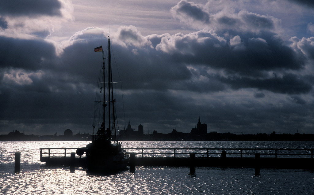 Hafen von Altefaehr | Altefähr, Deutschland - October 28, 2007: Hafen von Altefaehr. - Realisiert mit Pictrs.com