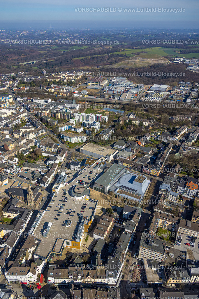 Velbert240301619 | Luftbild, Ortsansicht City mit StadtGalerie Velbert Einkaufszentrum mit Parkdeck, Forum Velbert Veranstaltungsstätte, kath. Kirche St. Marien, Hochhaussiedlung, Velbert, Ruhrgebiet, Nordrhein-Westfalen, Deutschland