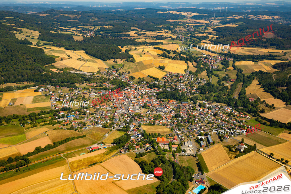 Das Luftbild der Stadt Oberaula wurde 2022 vom Flugzeug heraus erstellt (keine Drohnen-Aufnahmen) Aufnahmehöhe ca.450 Meter- hohe Bildauflösung und Druck-Qualität. Garantiert!