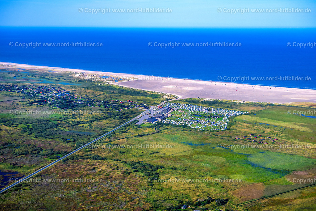 Römö_Lakolk_Camping_Dänemark_Strand_ELS_7268280824 | RöMö 28.08.2024 Campingplatz mit Wohnwagen und Zelten im Küstenbereich " First Camp Lakolk Strand - Römö " an der Straße Lakolk Camping in Römö auf der Insel Römö in Region Syddanmark, Dänemark. // Campsite with caravans and tents in the coastal area " First Camp Lakolk Strand - Roemoe " on street Lakolk Camping in Roemoe at the island Roemoe in Syddanmark, Denmark. Foto: Martin Elsen