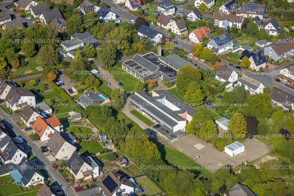 Arnsberg220903269 | Luftbild, Grundschule Herdringen, Heinrich-Knoche-Schule, Städt. Kindergarten Krähennest, Herdringen, Arnsberg, Sauerland, Nordrhein-Westfalen, Deutschland