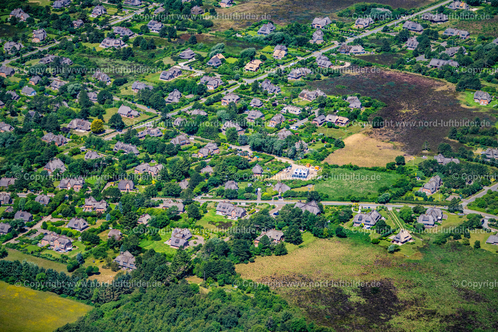 Sylt_Kampen_Wattweg_Heideweg_Rosenweg_ELS_0947210625 | KAMPEN (SYLT) 21.06.2025 Ortsansicht in Kampen mit den Straßen Heideweg und Rosenweg (Sylt) auf der Insel Sylt im Bundesland Schleswig-Holstein, Deutschland. // Townscape on the seacoast in Kampen (Sylt) at the island Sylt in the state Schleswig-Holstein, Germany. Foto: Martin Elsen