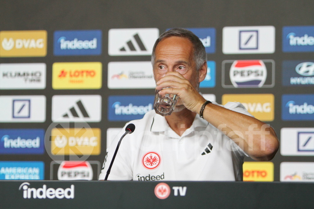 Adi_Hütter_Eintracht Frankfurt_Trainer | Adi_Hütter_Eintracht Frankfurt_Trainer - Realisiert mit Pictrs.com