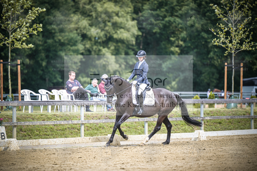 DOS_5893 | Entdecke hochwertige Reitturnierfotos von Foto Oger. Professionell, emotional und authentisch – jetzt Lieblingsmomente im Shop bestellen. - Realisiert mit Pictrs.com