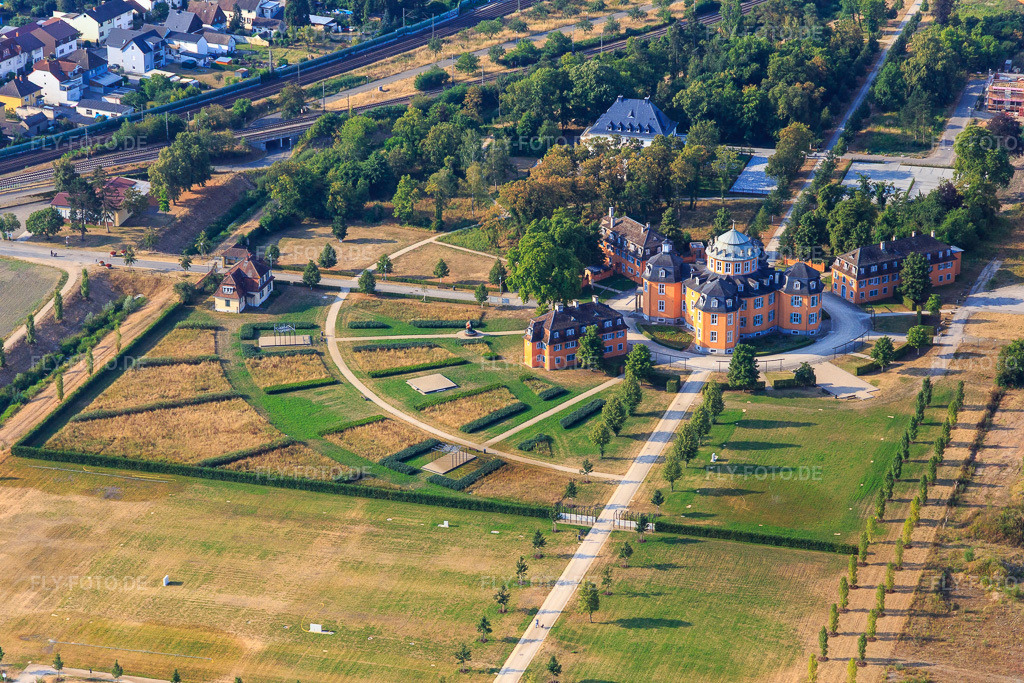 Luftbild: Eremitage Waghäusel in Waghäusel im Bundesland Baden-Württemberg in Deutschland. – Foto: IMG_108926.jpg vom 15.07.2018 durch Werner Riehm/FLY-FOTO.de – Auflösung des Originals: 5472 x 3648 px – Link zu der der Hirsch & Wölfl GmbH - Link öffnet in neuem Fenster