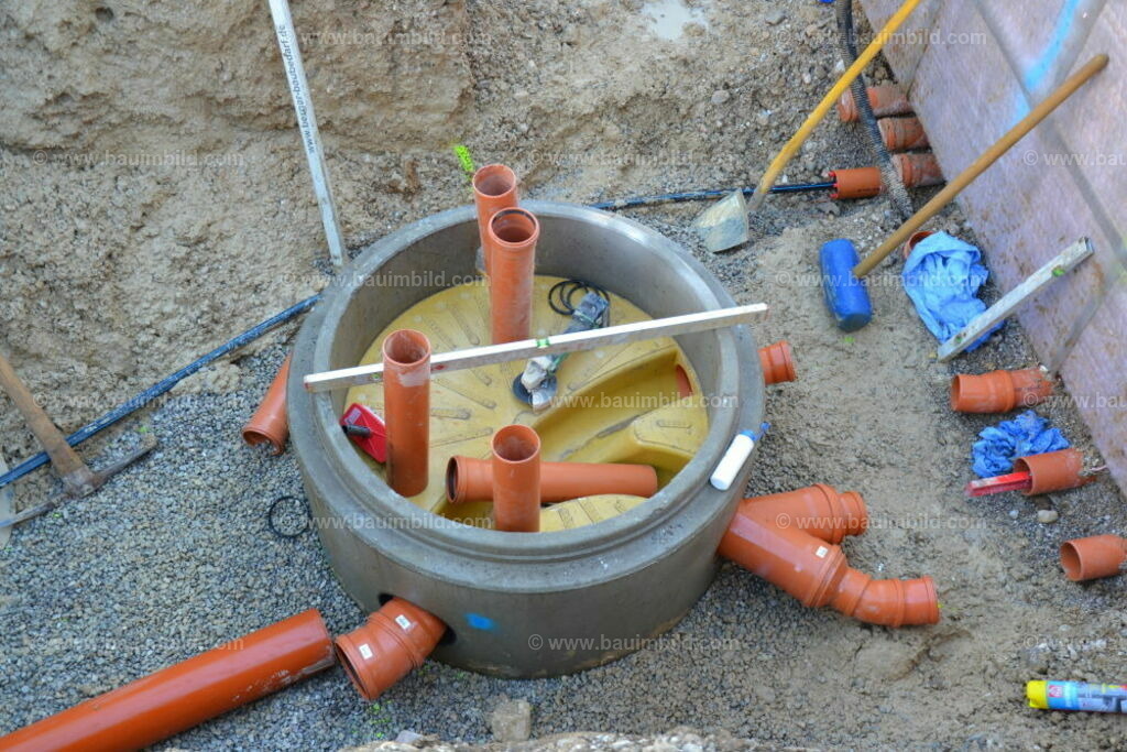 bib-lg03-abwasserkanal-0032 | Nach LV-Leistungsgruppen sortierte Detailfotos über den Bau eines Hauses. Alle Hausbau-Bilder direkt vom Urheber und Autor der Website Haus-Selber-Bauen.com