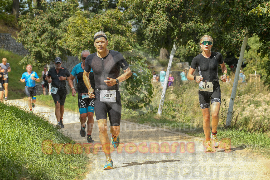 250824_1338_EX1_3050 | Sportfotografie im Rhein-Sieg Kreis, Köln, Bonn, NRW, Rheinland Pfalz, Hessen, etc. Unser Tätigkeitsfeld umfasst den Laufsport vom Volkslauf über den Marathon, Duathlon, Triathon bis zum Ultralauf wie Kölnpfad Ultra oder Schindertrail.