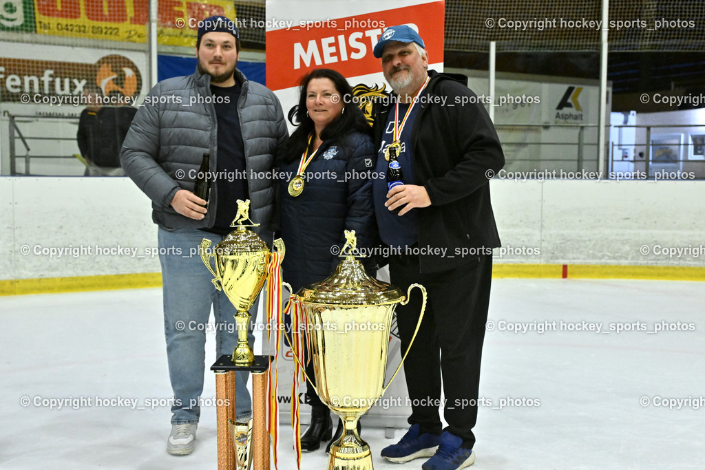 ESC Sparkasse Steindorf Meister 2025/26 | Equipment Manager Florian Platzner, ESC Steindorf ALEXANDRA ALTENREITER, Betreuer ESC Steindorf Stefan Platzner, ESC Sparkasse Steindorf Meister 2025/26, ESC Sparkasse Steindorf Meister 2025/26 am 08.03.2026 in Althofen (Stadthalle Althofen), Austria, (Photo by Bernd Stefan)