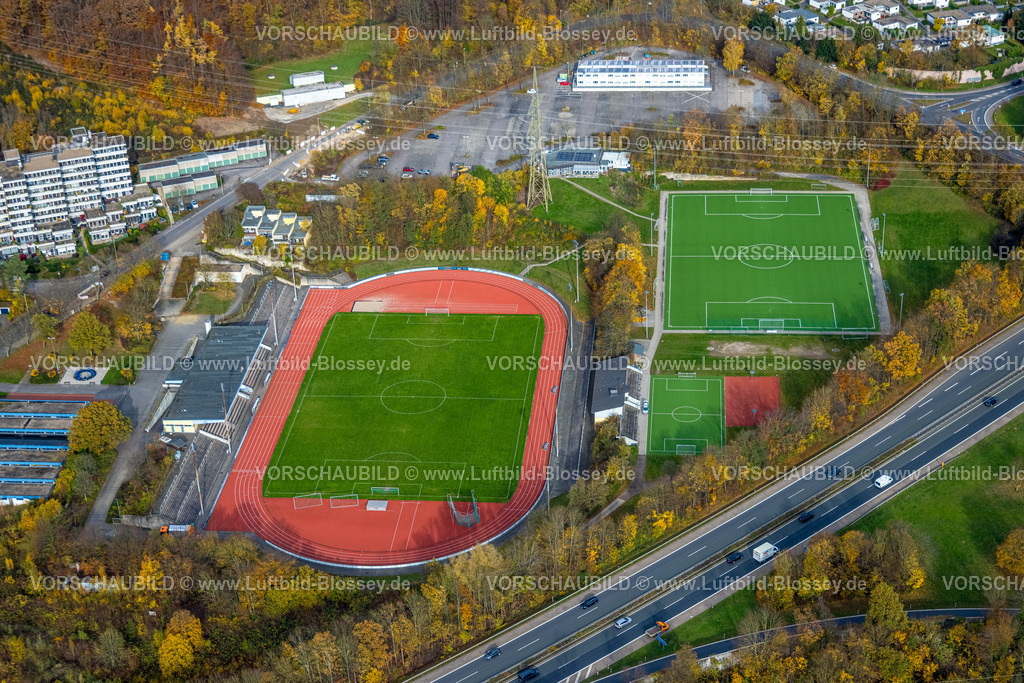 Hagen251101687 | Luftbild, Erich-Berlet-Stadion Fußballstadion und Leichtathletikstadion mit Nebenplatz, SG Hohenlimburg-Holthausen e.V, Hohenlimburg, Hagen, Ruhrgebiet, Nordrhein-Westfalen, Deutschland