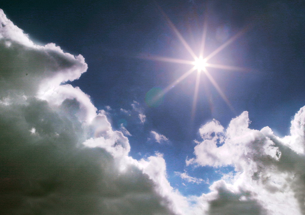 WolkenWort 03_Wolkenstern | Wolkenwort # 03
Aus der Fotoausstellung "Wolkenworte" im Mozatheum im Rahmen der Europagesellschaft Salzburg und in der Oberbank Salzburg, Am alten Markt 4, 30.5.-30.6.200, 