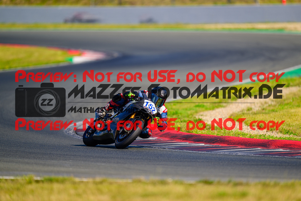 MaZZes_FotoMatrix_240725_6007705_8401 | BLAU