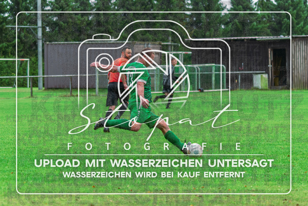 SGWFGFS-1093 | Tjark Landversicht (SG Wintermoor/Schuelern #13) beim Herren Kreisliga HK Spiel zwischen SG Schulern/Wintermoor und FG Fulde-Stellichte im Stadion Wintermoor, Schneverdingen (Simon Paul Stopat) - Realisiert mit Pictrs.com