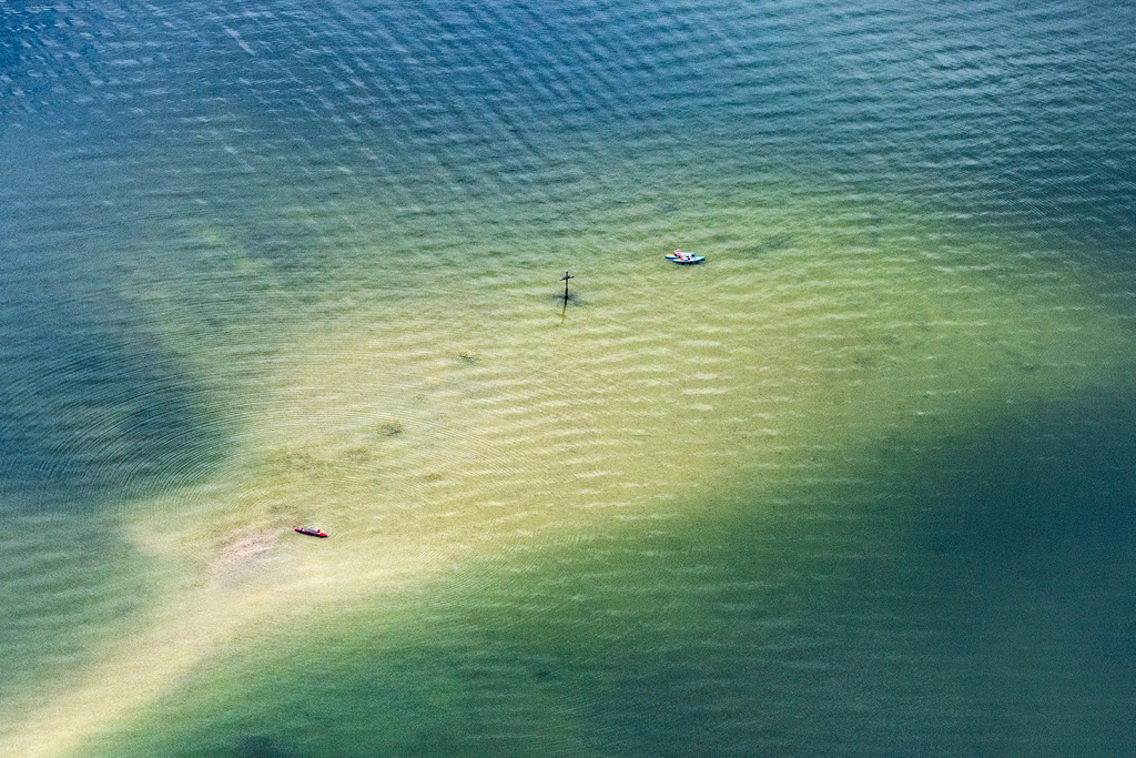 _0057244.jpg | HERRSCHING AM AMMERSEE 23.07.2020 Uferbereiche der See- Insel und Flachwasserbereich am Herschinger Kreuz in Herrsching am Ammersee im Bundesland Bayern, Deutschland. 