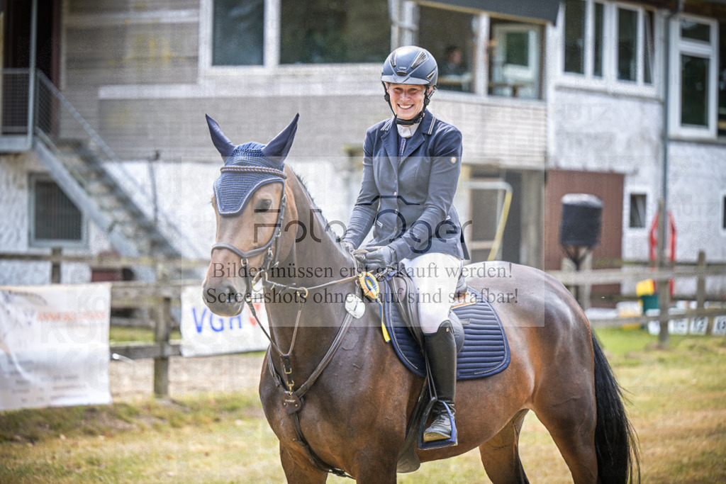 DOS_0019 | Entdecke hochwertige Reitturnierfotos von Foto Oger. Professionell, emotional und authentisch – jetzt Lieblingsmomente im Shop bestellen.Deutschlandweite Turnierfotografie. - Realisiert mit Pictrs.com