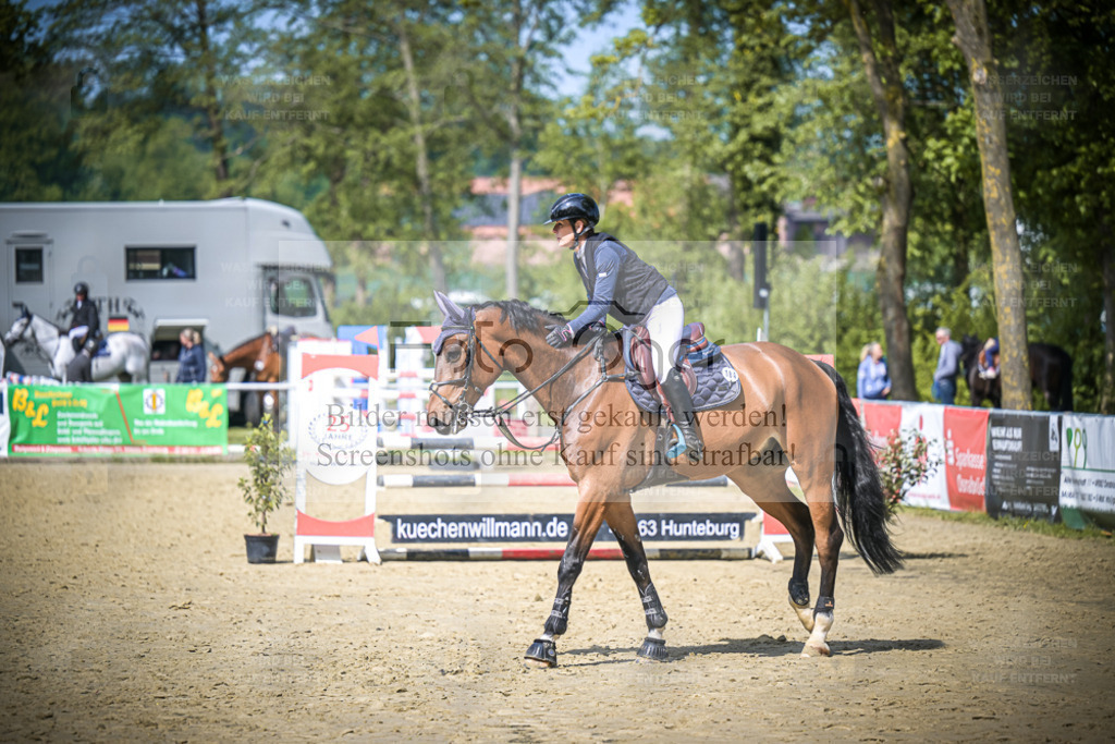 DOS_7274 | Entdecke hochwertige Reitturnierfotos von Foto Oger. Professionell, emotional und authentisch – jetzt Lieblingsmomente im Shop bestellen. - Realisiert mit Pictrs.com